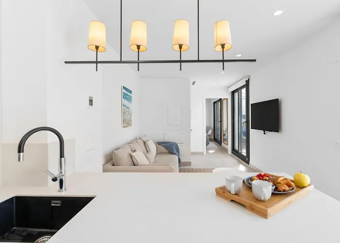 Casa Vega, A Un Minuto De La Playa, Parking Included Estepona